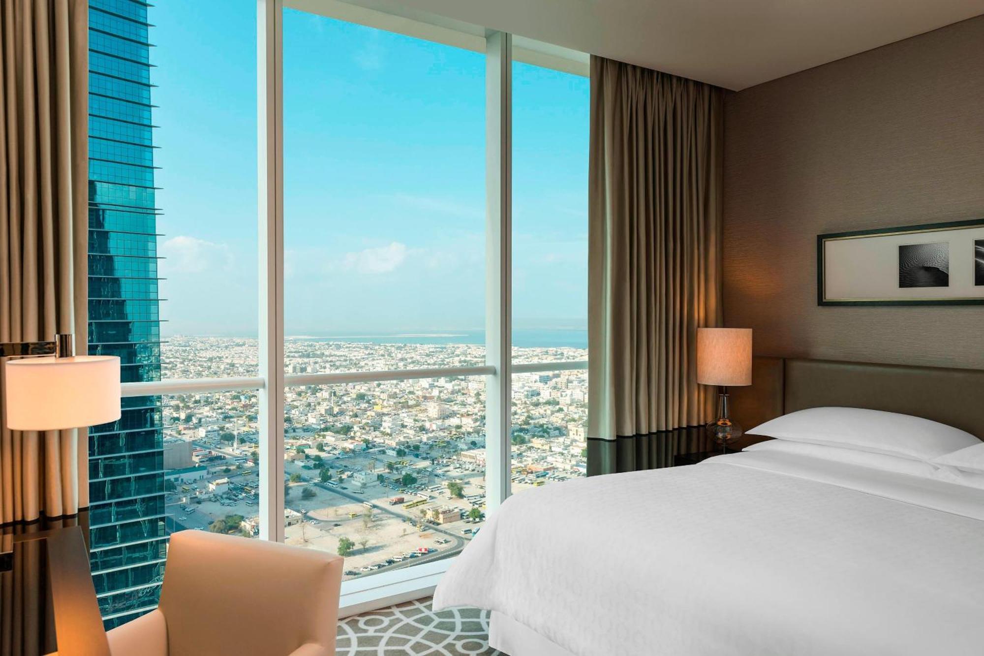 Sheraton Grand Hotel, 5*