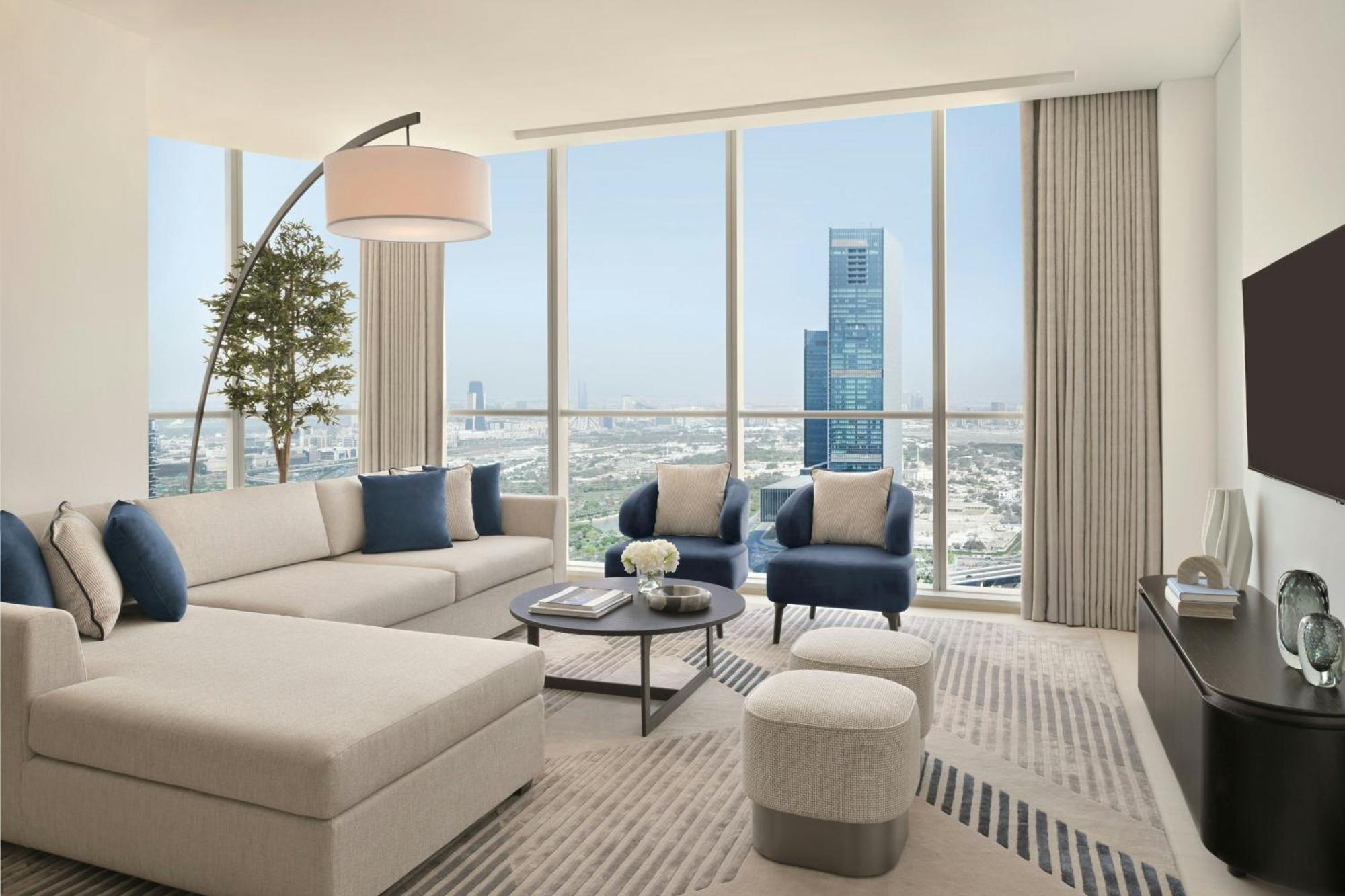Sheraton Grand Hotel, Hotel